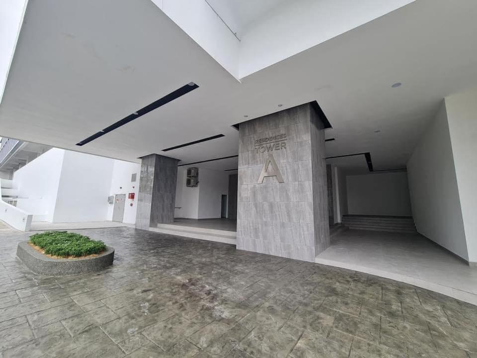 Sks Habitat Terminal Bus Netflix Jchome By Mwm Johor Bahru Exterior foto