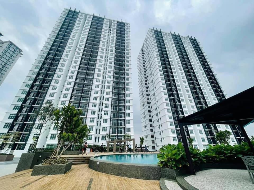 Sks Habitat Terminal Bus Netflix Jchome By Mwm Johor Bahru Exterior foto